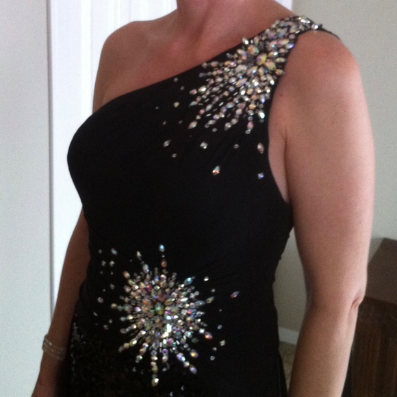 Tony Bowls Shoulder Sash Black Sparkly Maxi Evening dress; US women's size 6 - Picture 3 of 15